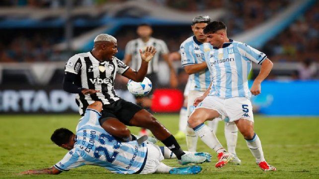 Racing iguala sin goles ante Botafogo.