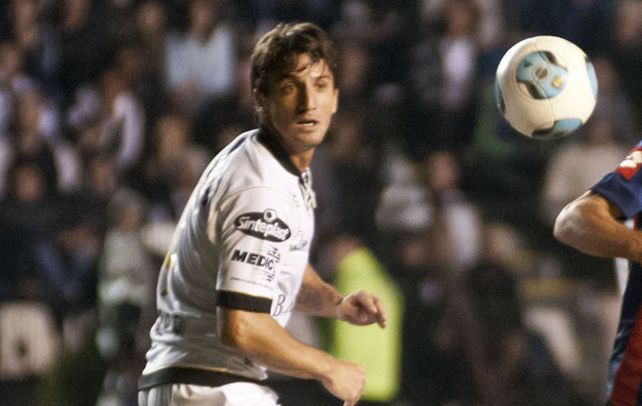 Un cuatro. Grana es lateral derecho.