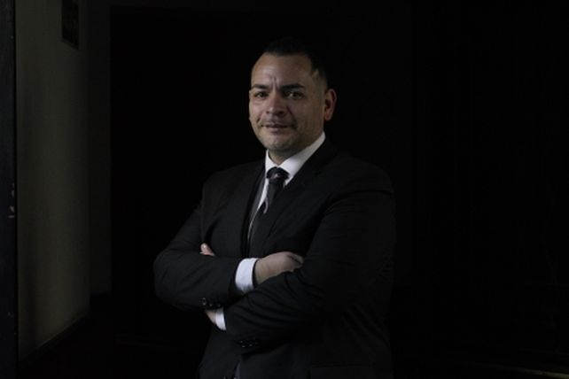 El ex policía y actual abogado penalista formó una fundación que asiste a agentes en problemas.