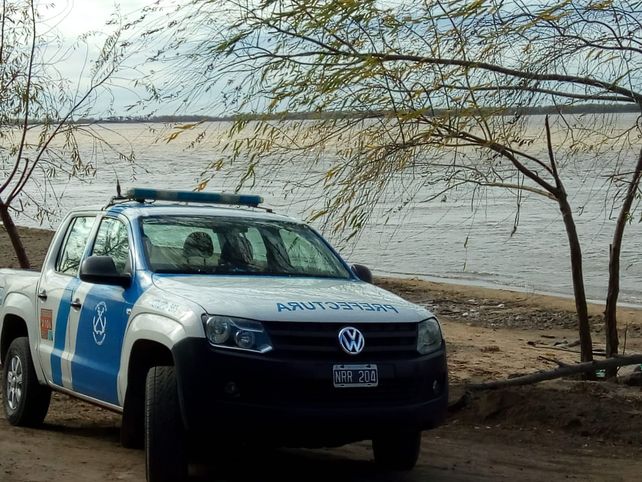 Un muerto y cuatro desaparecidos tras un naufragio en el Paraná