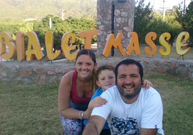Romina Pujato junto a Lauti y Mauro Bazan