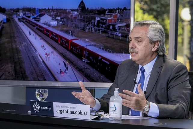 Alberto Fernández colgó en su red social de Twitter el anuncio para todo el país.&nbsp;