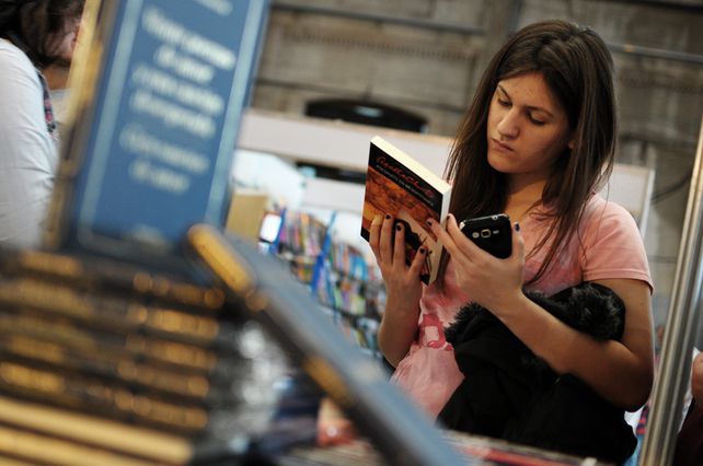 Con una gran Barata continúa la Feria del Libro en la Estación Belgrano Con una gran Barata continúa la Feria del Libro en la Estación Belgrano