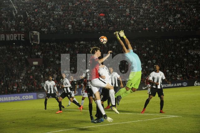 ¡Que pase el que sigue! Colón derrotó a Zamora y accedió a la segunda fase de la Sudamericana