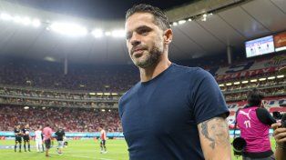 Fernando Gago activó la cláusula de salida con Chivas para convertirse en nuevo DT de Boca.