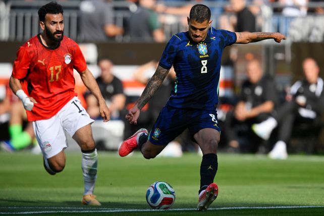 Bruno Guimaraes, volante de Brasil y Newcastle, durante el amistoso ante Egipto.