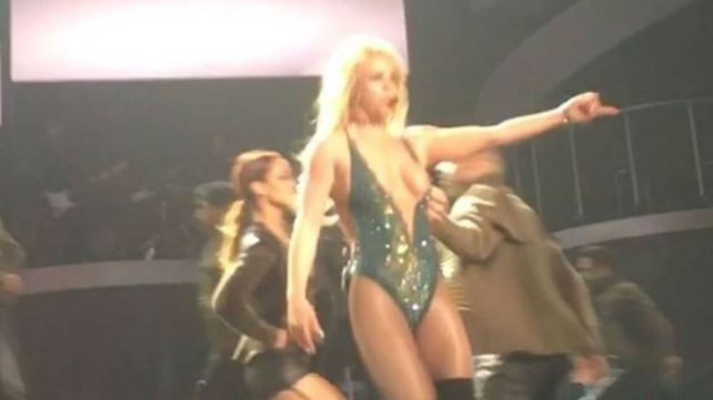 Britney y otro percance sobre el escenario.
