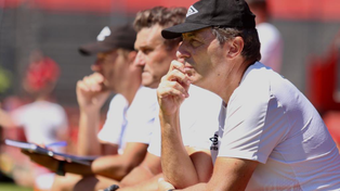 El entrenador de Newell’s ajusta el equipo para el debut, mientras aguarda las incorporaciones.