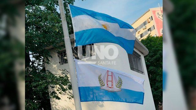 Santa Fe estrenó su bandera oficial en la víspera de su 452° aniversario.