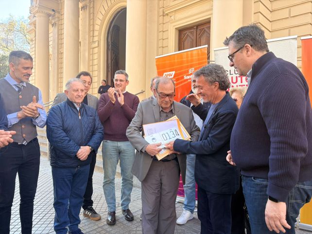 El Thunderbird que perteneció a Luis Cándido Carballo ya forma parte del registro histórico provincial