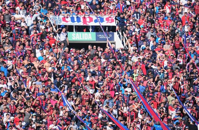 La barrabrava de San Lorenzo visitó al plantel en la previa del Clásico