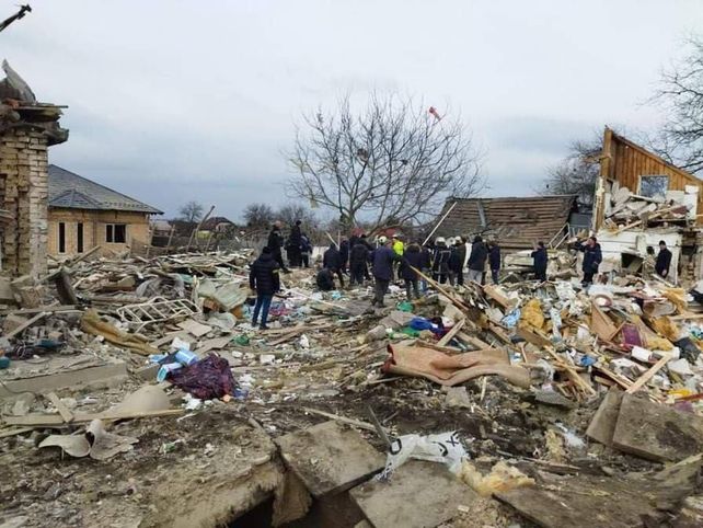 Mikolaiv. Las fuerzas rusas atacaron la sede de gobierno. Los rescatistas buscaban a civiles y a tres militares.