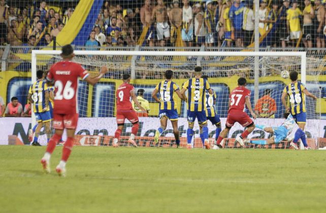 Central no pudo mantener el resultado ante Belgrano y cayó en Arroyito.
