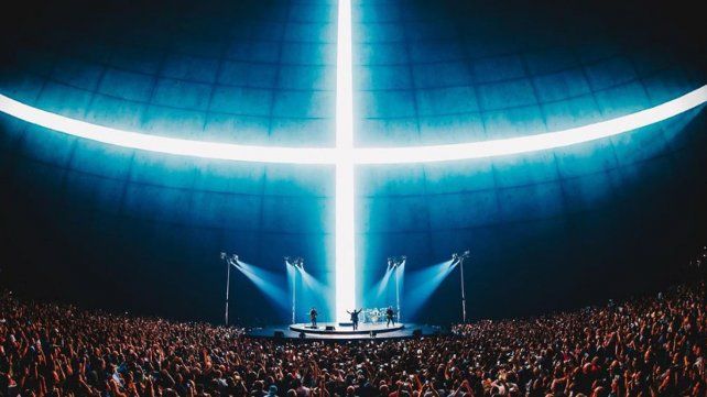 La banda irlandesa U2 inauguró The Sphere un gigantesco y futurista estadio de Las Vegas con un show de efectos visuales e inmersivos.