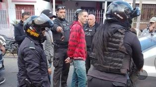 Detienen a un policía bonaerense y a una mujer acusados de haberles robado a censistas