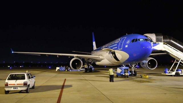 La salida de la primera aeronove desde Ezeiza se producía cerca de las 21.30.