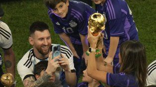 Messi, el campeón celebra el título en familia.