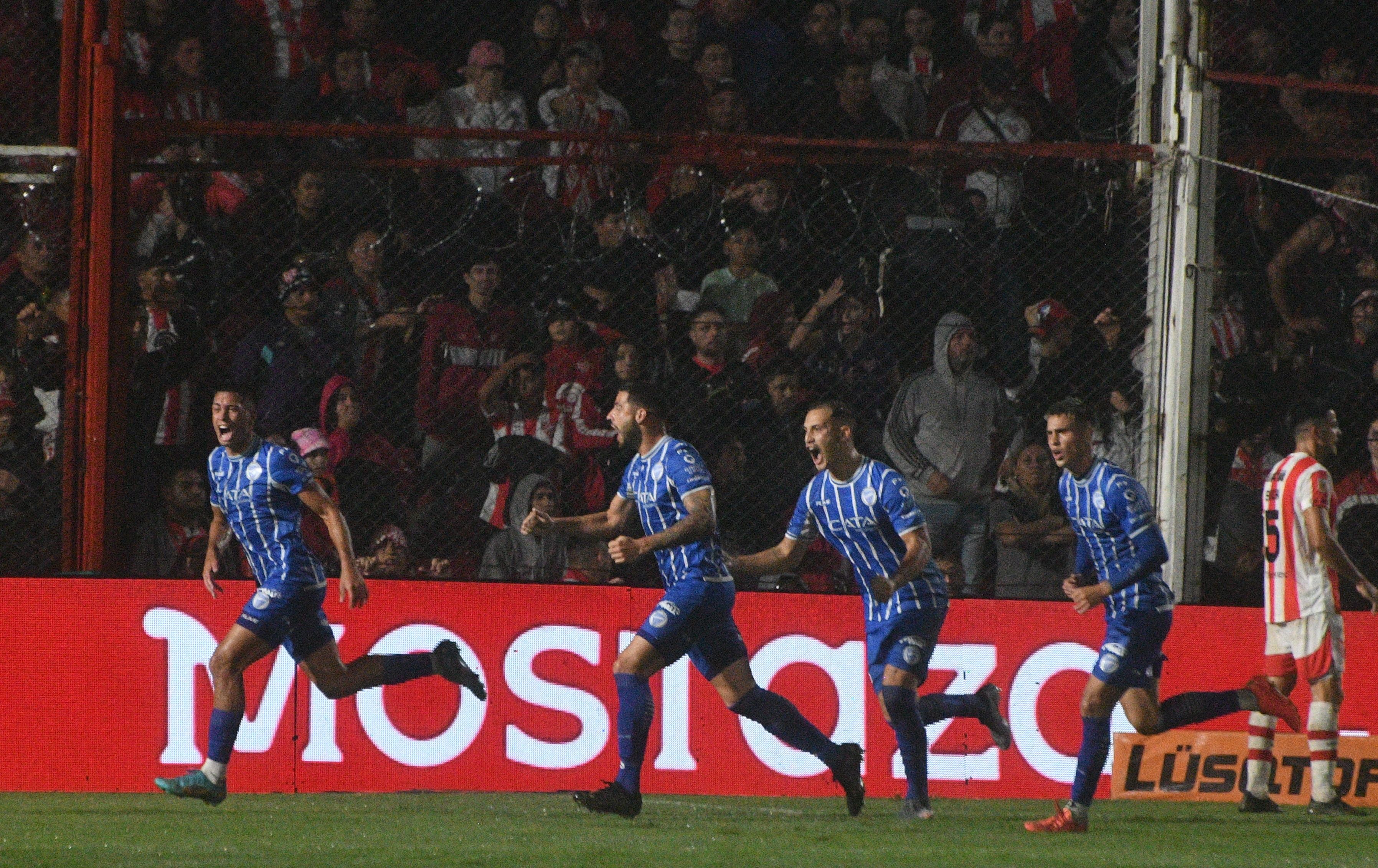 Godoy Cruz festejó de visitante.