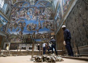 Empleados vaticanos prestan juramento de secreto bajo amenaza de excomunión