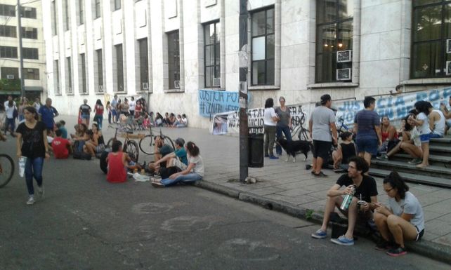 Festival y vigilia a la espera de los alegatos por el asesinato de Jonatan Herrera
