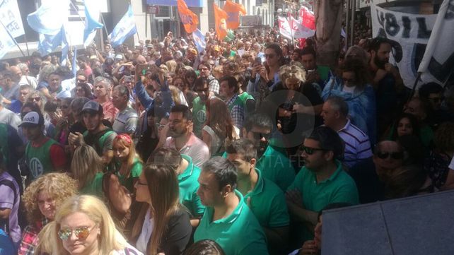 En Santa Fe también hubo movilizaciones y un acto en contra de la reforma previsional