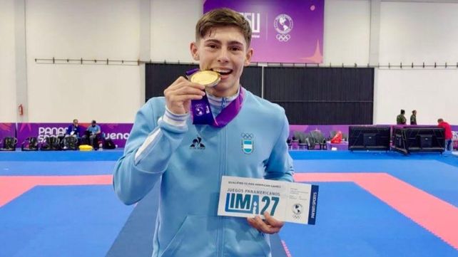 Juan Ignacio Gallardo y la medalla de oro en los Panamericanos de karate. Ahora estará en los Juegos Jadar.