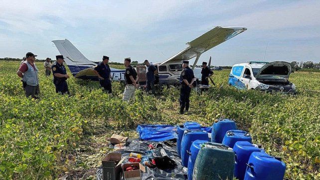 La avioneta apareció abandonada en un campo de San Gustavo.