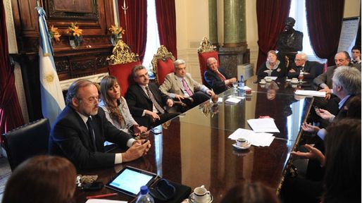 El Congreso instó a adecuarse a pautas democráticas