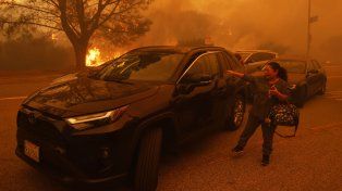 Una combinación de fuego y viento convirtió a Los Ángeles en un infierno