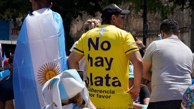 Javier Milei comenzó su mandato con un mensaje de "sangre, sudor y lágrimas" para dejar atrás el estancamiento. 