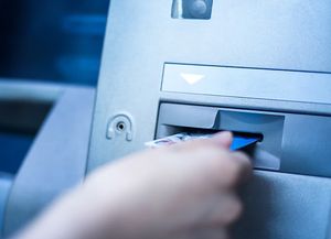 Cajeros automáticos: nuevo tope para sacar dinero de los bancos