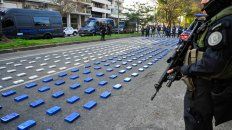 Los 400 kilos de cocaína estaban distribuidos en 369 panes envueltos en colores celeste y blanco. Los 400 kilos de cocaína estaban distribuidos en 369 panes envueltos en colores celeste y blanco.