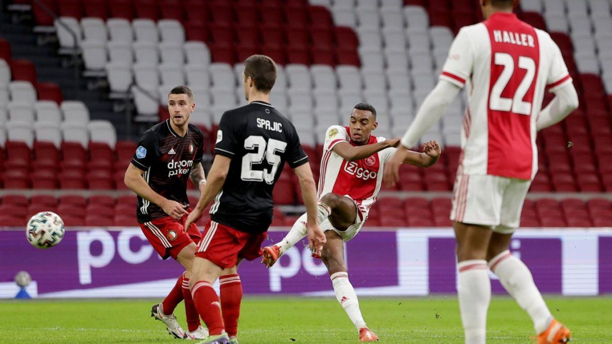 Ajax le ganó el clásico a Feyenoord y manda en Países Bajos