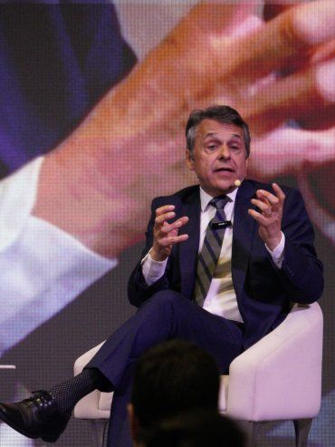 Con Massa en primera fila, Giuliano ensayó una foto de unidad del PJ santafesino
