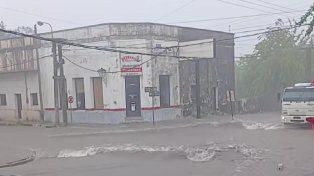 La Paz: un fuerte temporal anegó calles y afectó a vecinos