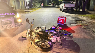 Robo de moto, persecución y choque: uno de los delincuentes intentó disfrazarse de repartidor