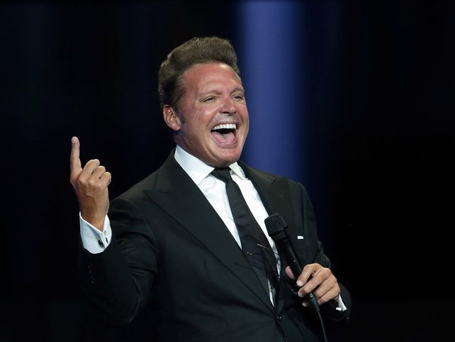 Las fanáticas de Luis Miguel organizaron una campaña para llevar prendas celeste a los shows en Argentina.