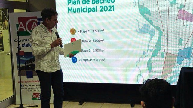 El intendente Emilio Jatón durante la presentación del programa de bacheo