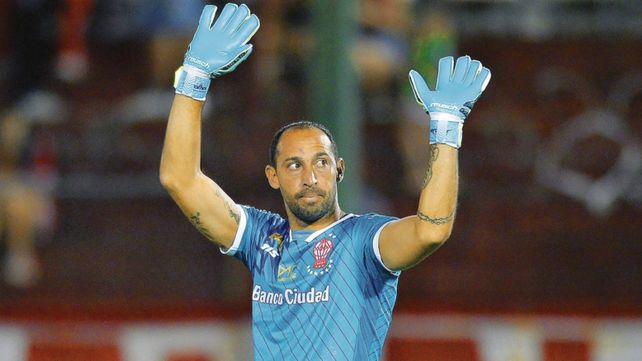 Tevez tendrá a Servio y dentro de un mesa ya contará con Broun, pero igual pidió por Marcos Díaz.