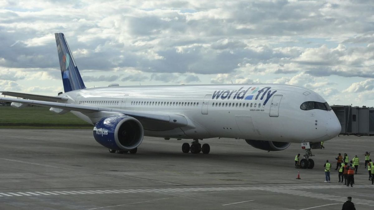 Aterrizó en Rosario el primer vuelo directo desde Madrid