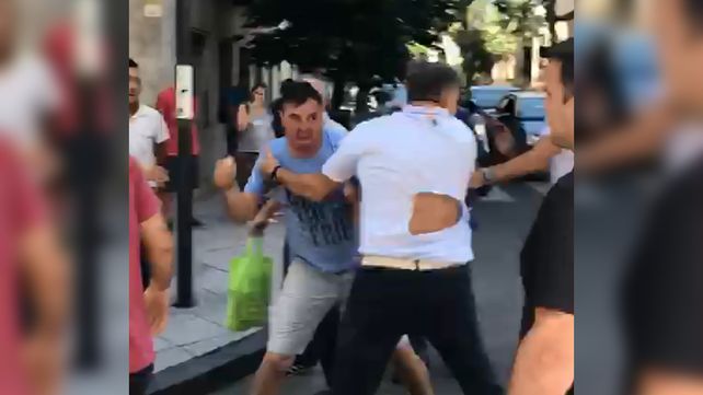 Un incidente de tránsito derivó en una violenta pelea en pleno centro de Rosario