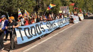 Una multitudinaria caravana que partió desde Uspallata, llega este martes al Senado de Mendoza que se apresta a aprobar el proyecto de megaminería San Jorge&nbsp;