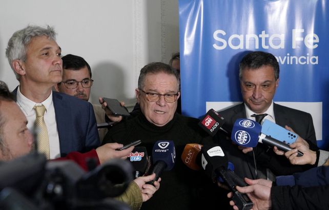 El ministro Jorge Lagna junto a los presidentes de Central