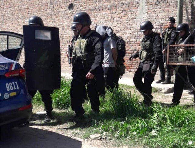 La policía detuvo al hombre que intentó prenderse fuego junto a su pequeña hija.