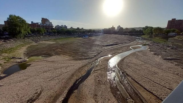 magen imponente de la sequía en el Imagen elocuente del lago San Roque