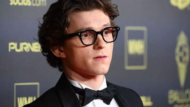 El actor Tom Holland reveló que dejó de tomar alcohol para cuidar su salud mental.&nbsp;