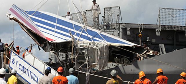 Lesiones en cad&aacute;veres sugieren que el Airbus cay&oacute; de panza al mar