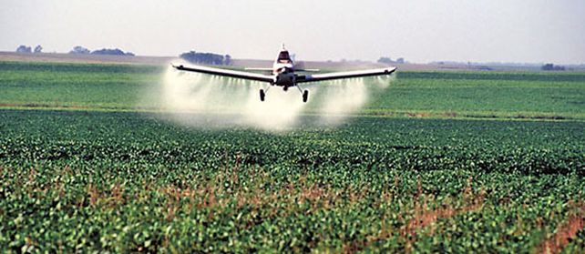 La fumigaciones provocan choques entre vecinos y productores.