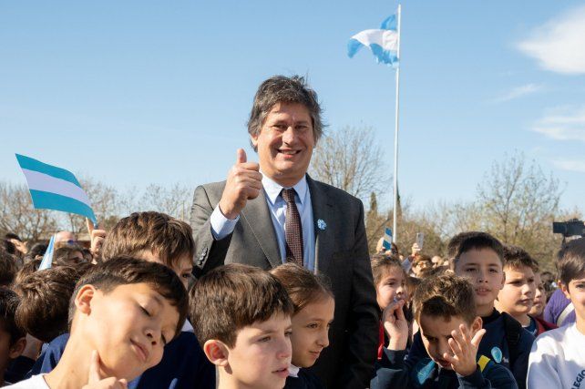 Santacroce: La mejor manera de honrar nuestra bandera es tendiendo puentes con aquel que piensa diferente Santacroce: La mejor manera de honrar nuestra bandera es tendiendo puentes con aquel que piensa diferente
