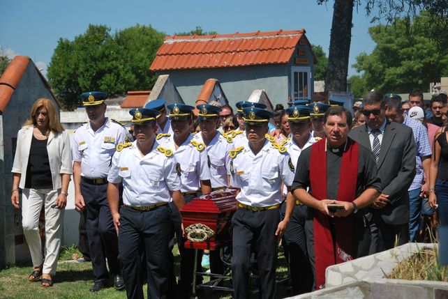 Fueron inhumados los restos del policía baleado por cazadores furtivos